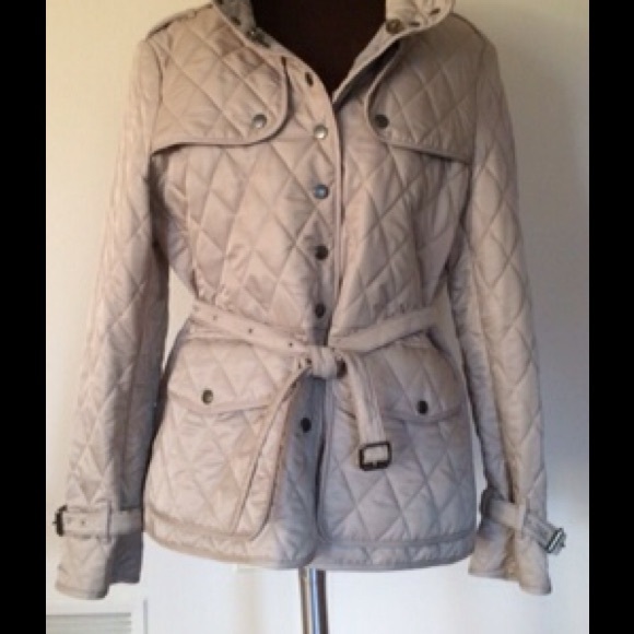✨Host Pick✨Burberry Beige Quilt Coat w/ Fur Collar - Picture 2 of 5