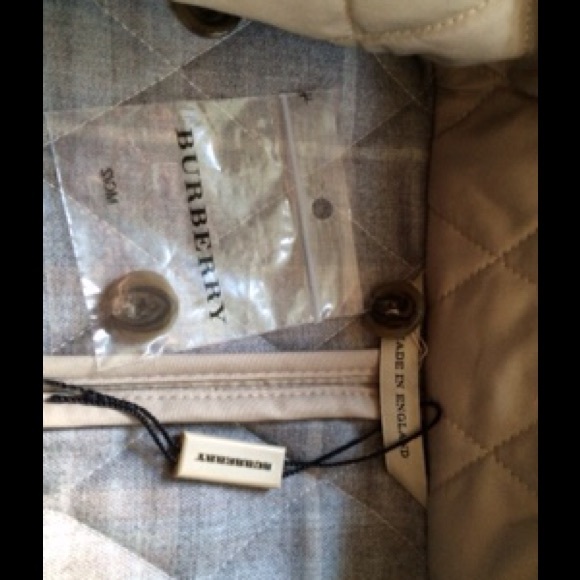✨Host Pick✨Burberry Beige Quilt Coat w/ Fur Collar - Picture 3 of 5