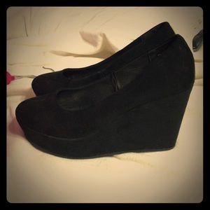 Black sued wedges