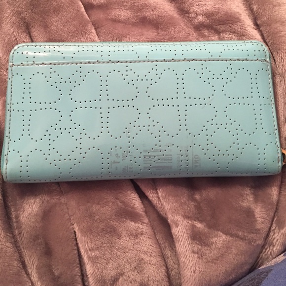 ❌SOLD❌ Kate Spade Wallet - Picture 2 of 4