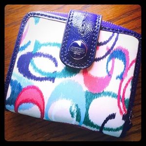 ✨Authentic Signature Coach IKAT Change Purse✨