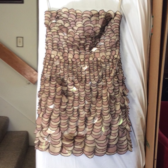 Diane von Furstenberg Dresses & Skirts - Pretty Dress w/ Petals