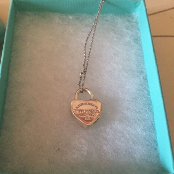 heart lock necklace mint condition