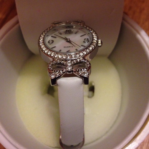 Silver watch - Picture 2 of 3