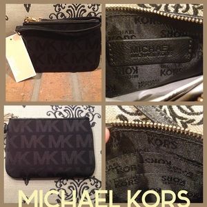 Michael Kors Wristlet💜