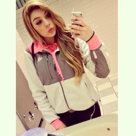 WHITE NORTH FACE JACKET 💕💖