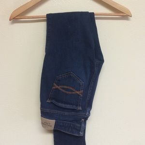 Size 4R Abercrombie & Fitch dark wash jeggings!