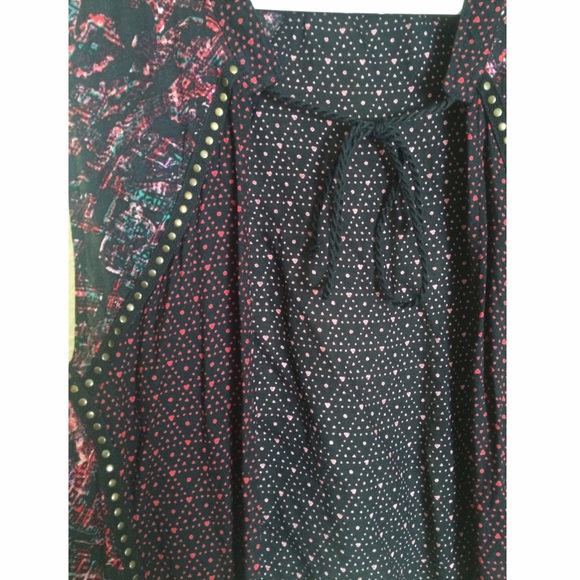 Patterned vest. - Picture 2 of 4