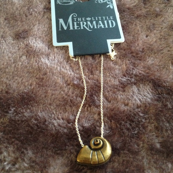 Little Mermaid Ursula shell necklace