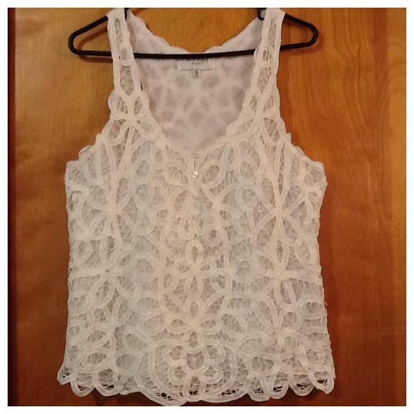 Tops - LACE SLEEVELESS TOP SIZE M/L
