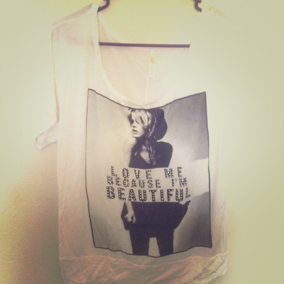 Love Me Because I'm Beautiful top