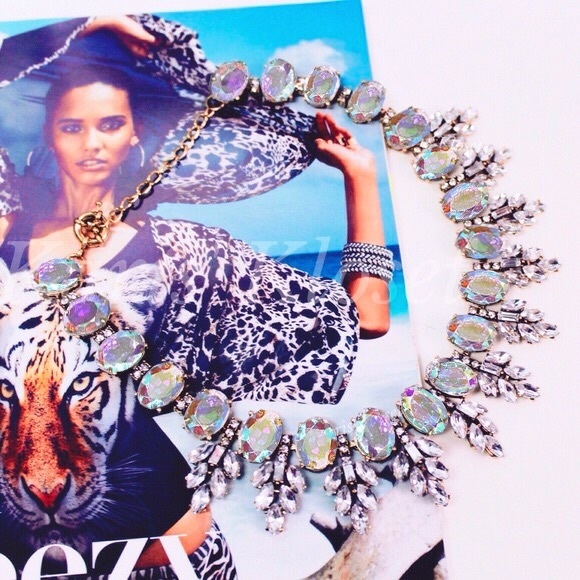 Jewelry | Glam Statement Necklace - Picture 4 of 5