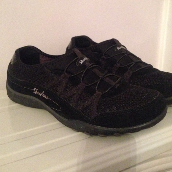 🚫SOLD🚫Skechers memory foam slip on sneakers