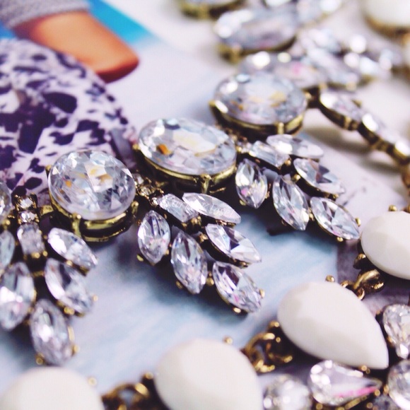 Glam Crystal Statement Necklace - Picture 3 of 4