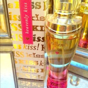 Victoria's Secret Heavenly Kiss Parfum!  2.5 FL OZ