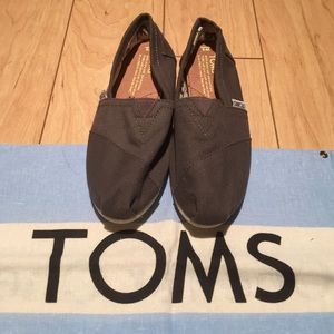 Toms "Ash Canvas Women's Classics" never worn