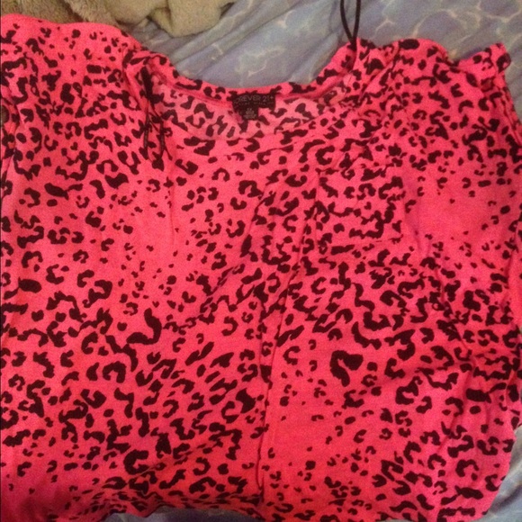 Popping bright Pink🌺🌺 CHEETAH🐆 Print shirt.💃