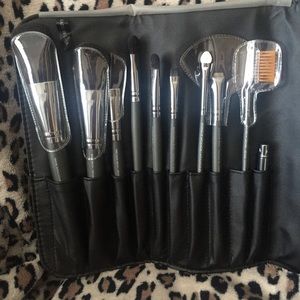 Arbonne 10-pc brush set 🎀