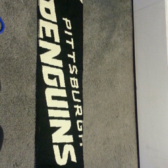 Penguins scarf
