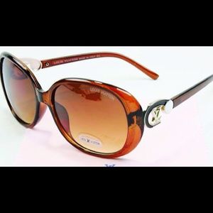 Designer L. V.  logo Ladies honey sunglasses