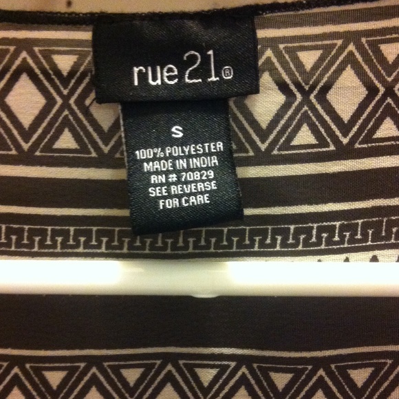 🔴SOLD🔴Aztec print short sleeve - Picture 2 of 3