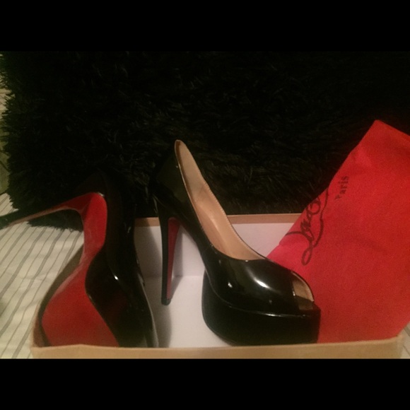 Non Authentic CL Black heel