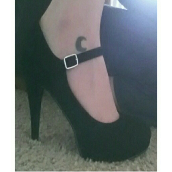 Black Mary Jane Style Platform Pumps