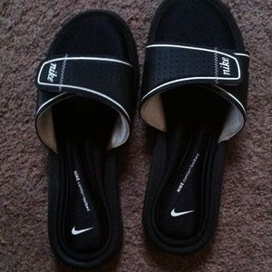 Nike memory foam slid ons