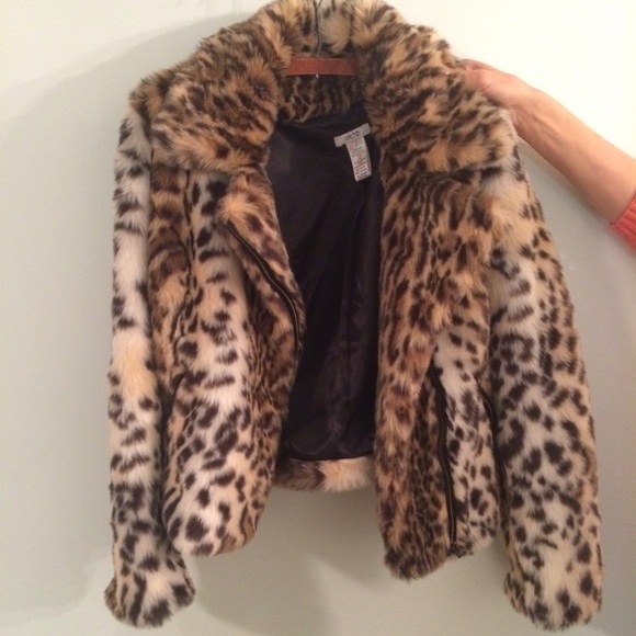 Cache leopard faux fur crop fitted jacket