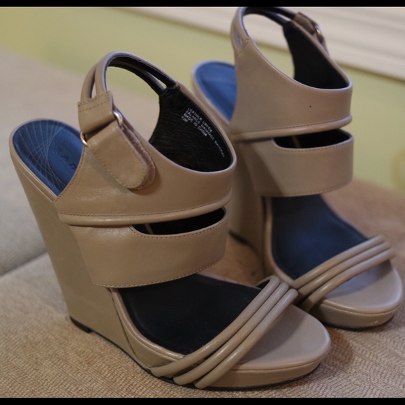 TROUVÉ GREY WEDGE SANDALS