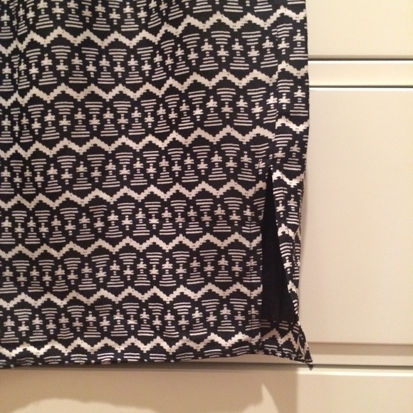 LOFT Skirts - FINAL MARKDOWN: Black and White Print Skirt LOFT Skirts - FINAL MARKDOWN: Black and White Print Skirt