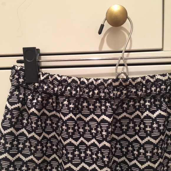 LOFT Skirts - FINAL MARKDOWN: Black and White Print Skirt LOFT Skirts - FINAL MARKDOWN: Black and White Print Skirt