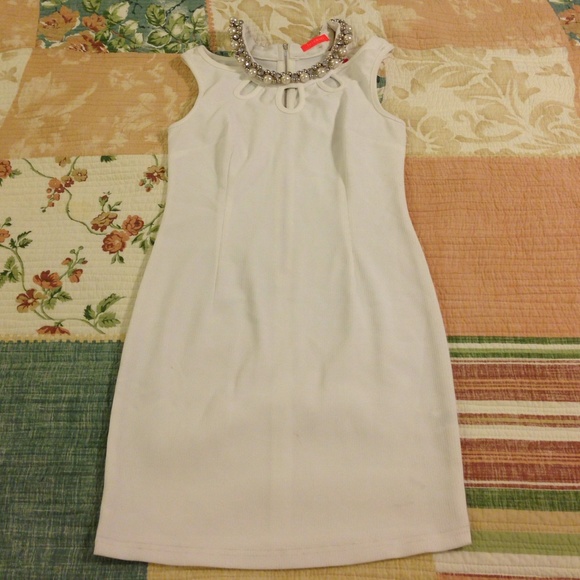 White Necklace Dress - Picture 2 of 3