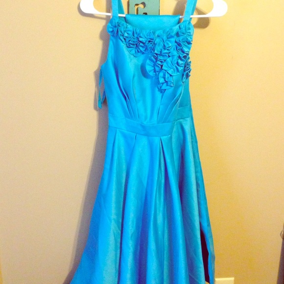 Peacock bridesmaids dress! 💙
