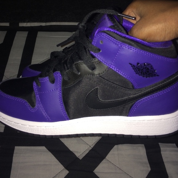 🔥Never Worn AIR JORDAN 1 MID BLACK/CONCORD🔥