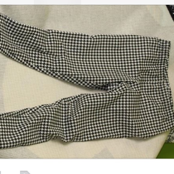 Houndstooth black and white leggings small