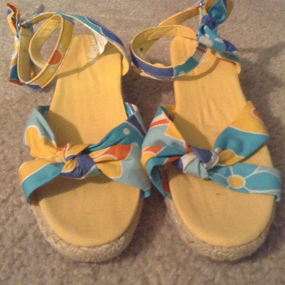 Flower Bright yellow kiddie heel for girls - Picture 1 of 3