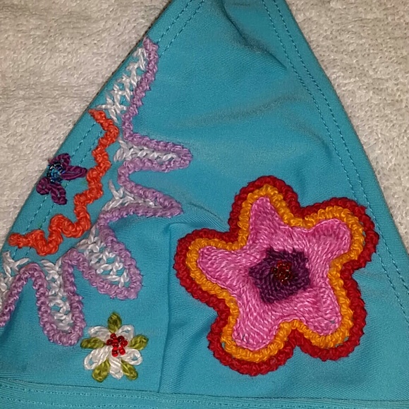 Bikini - Picture 3 of 4