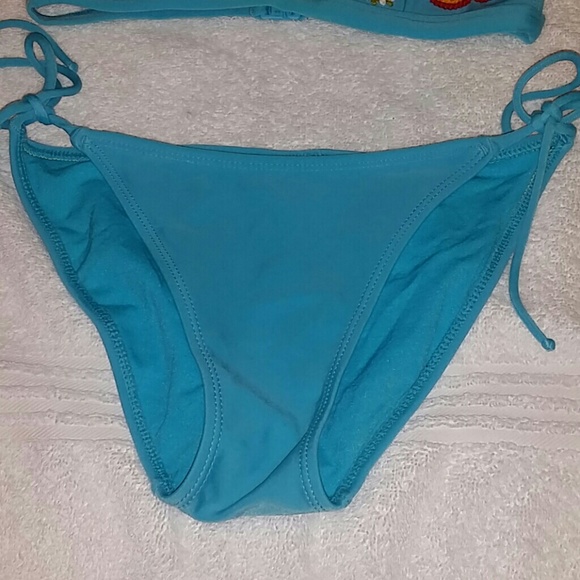 Bikini - Picture 4 of 4