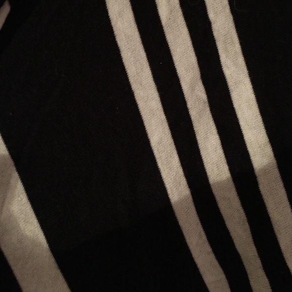 Black and blue BCBG sweater - Picture 2 of 2