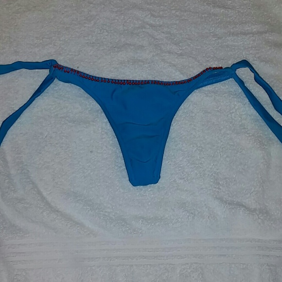 Bikini - Picture 3 of 4