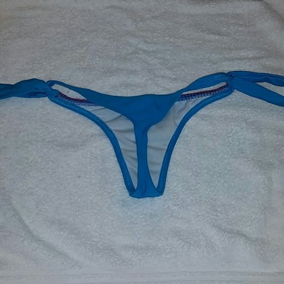 Bikini - Picture 4 of 4