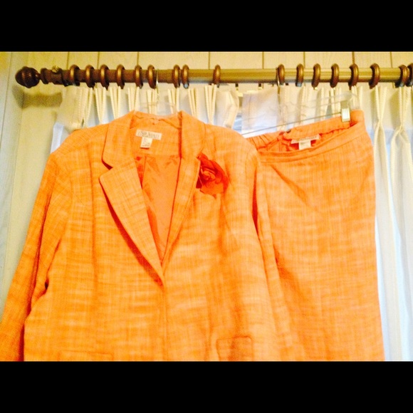 🌹Diane Von Furstenburg Silk Suit EUC! 🌹SALE‼️ - Picture 3 of 4