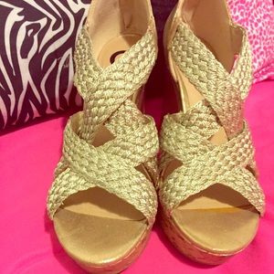Guess wedges