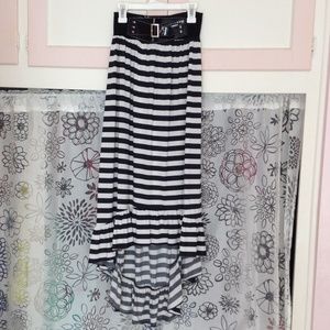 Black and white stripped flowy skirt with belt