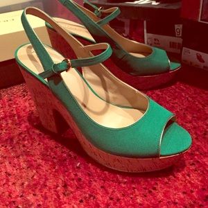 Tahari Wedges!