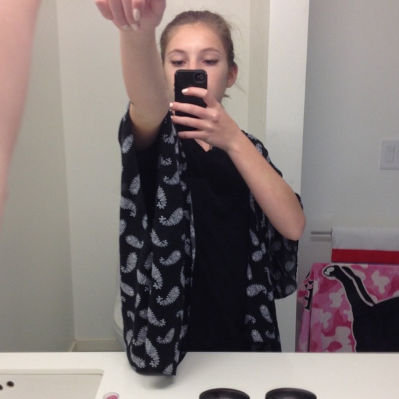 Brandy Melville kimono - Picture 3 of 4