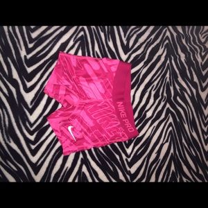 pink pattern nike pros(: