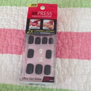 Press on nails