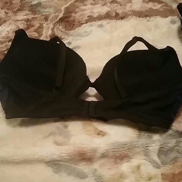 Victoria secret very sexy 36D - Picture 2 of 2